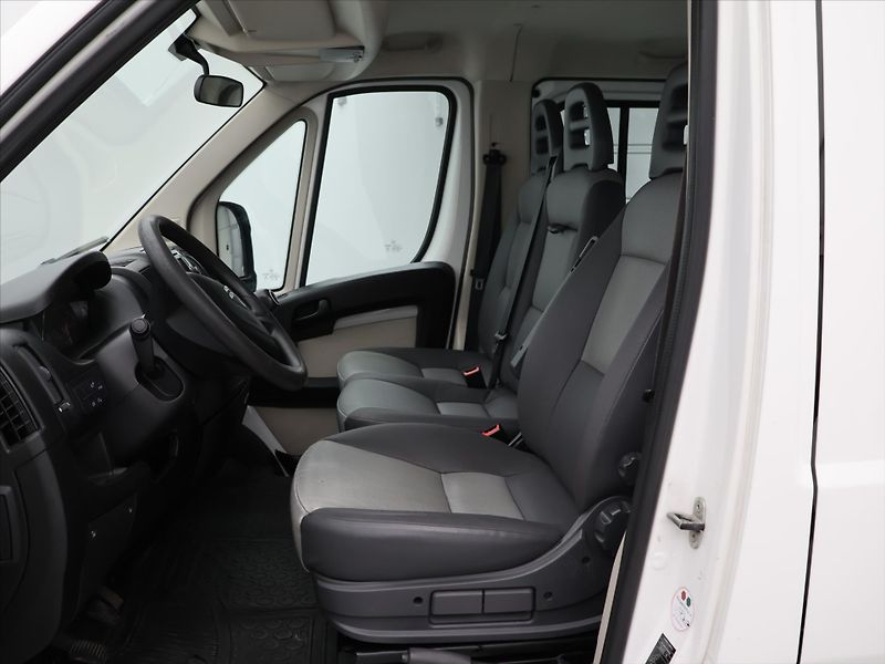 Citroën Jumper 2,0 BlueHDI 120kW L4 7-Míst DP - fotka 11 z 22