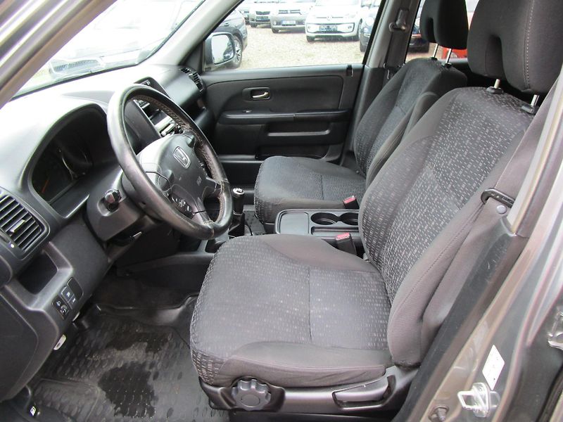 Honda CR-V 2,2D-103KW-4x4-BEZ DPF - fotka 9 z 17