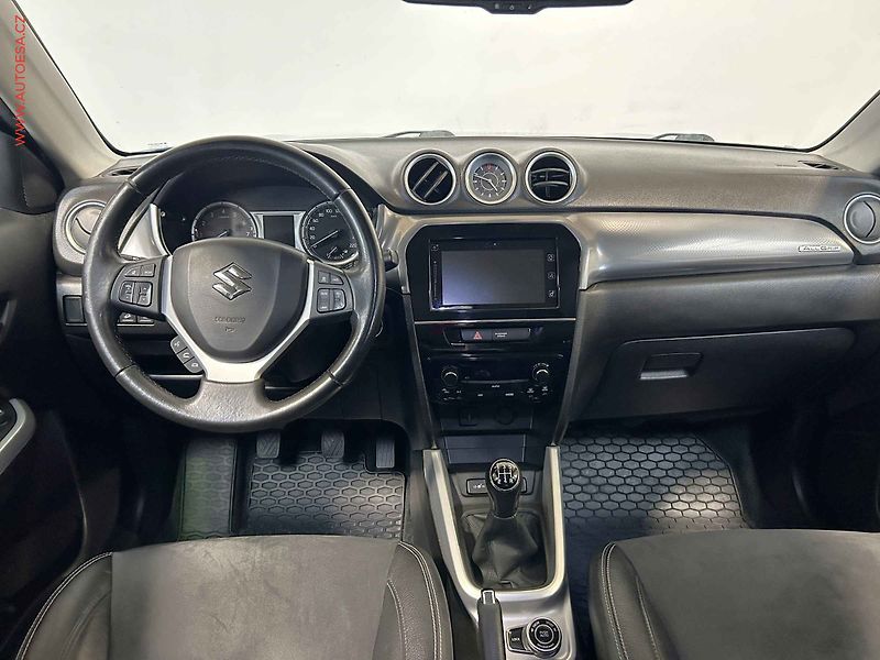 Suzuki Vitara (2017) 1.6i 4x4, 1.maj,ČR, LED, navi - fotka 8 z 16