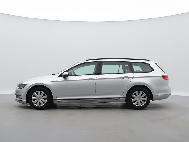 Volkswagen Passat 2,0 TDI 110kW Highline LED - fotka 4 z 24