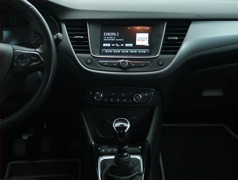 Opel Crossland X (2021) Edition 1.2 Turbo, ČR,1.maj - fotka 12 z 17