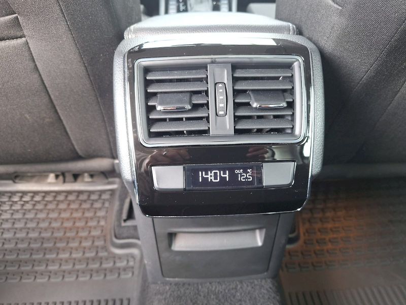 Škoda Superb (2018) 2.0 TDI / 110 kW / 7DSG / Ambi - fotka 23 z 26