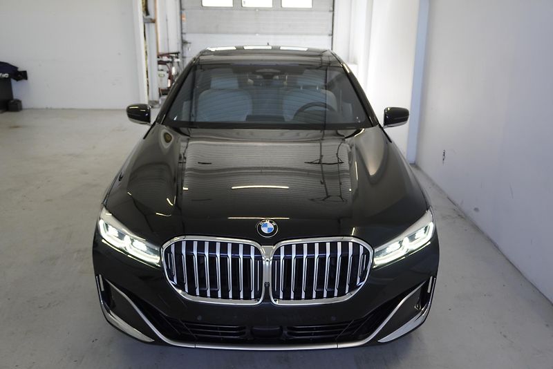 BMW Řada 7 (2020) 750I 4,4 XDRIVE STEPTRONIC - fotka 3 z 50