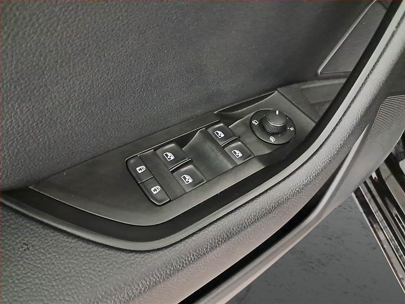 Škoda Superb (2019) 2.0 TDI, Automat, Kůže, Navi - fotka 16 z 20