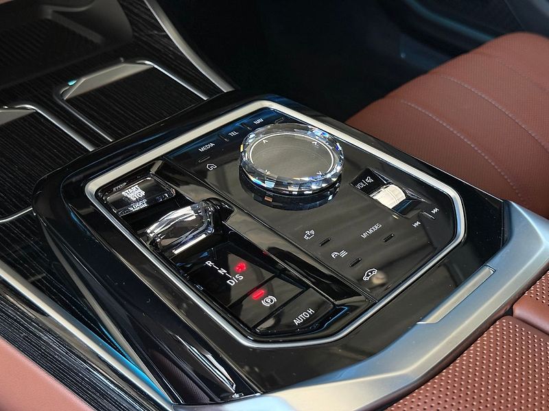 BMW Řada 7 40d xDrive,Masáž,Nezávislé,360 - fotka 27 z 35