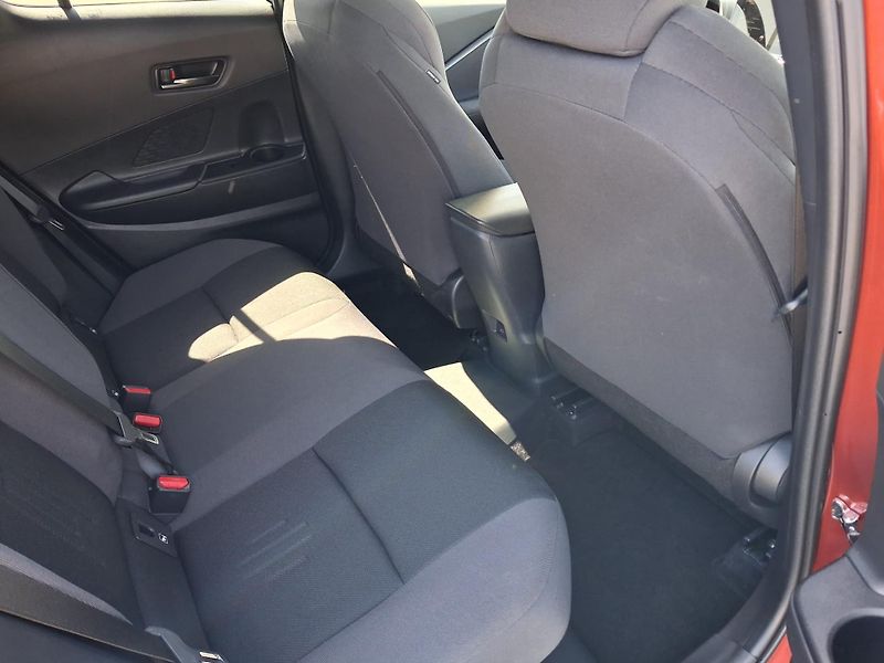 Toyota C-HR 2,0 PHEV E-CVT Style - fotka 21 z 24