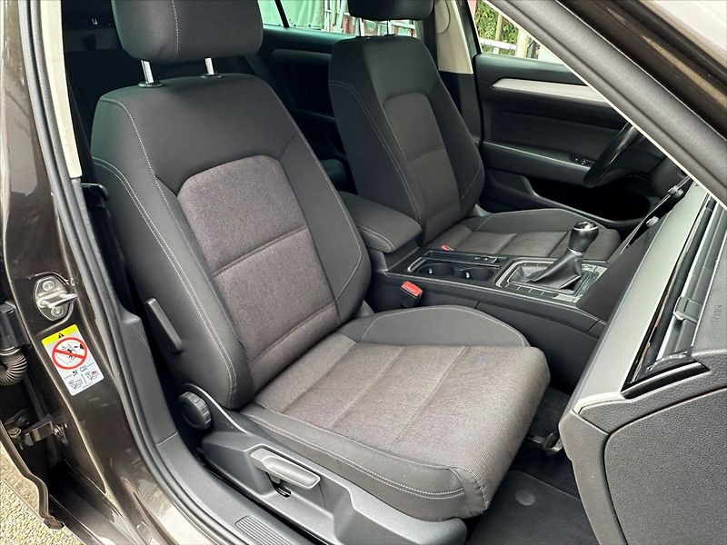 Volkswagen Passat 1,4 TSI 110kW-MANUAL!! - fotka 13 z 37