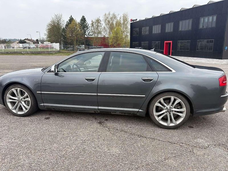 Audi S8 (2008) Audi S8, 5.2V10 331kW - fotka 8 z 21