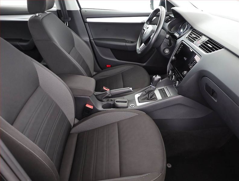 Škoda Octavia (2019) 1.6 TDI, Automat, Serv.kniha - fotka 7 z 18