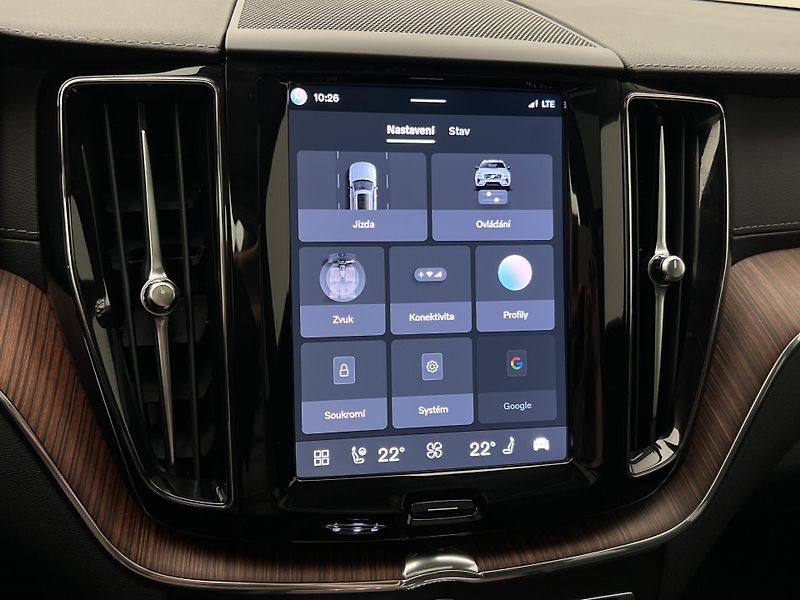 Volvo XC60 B5 AWD ULTIMATE DARK AUT  - fotka 35 z 47