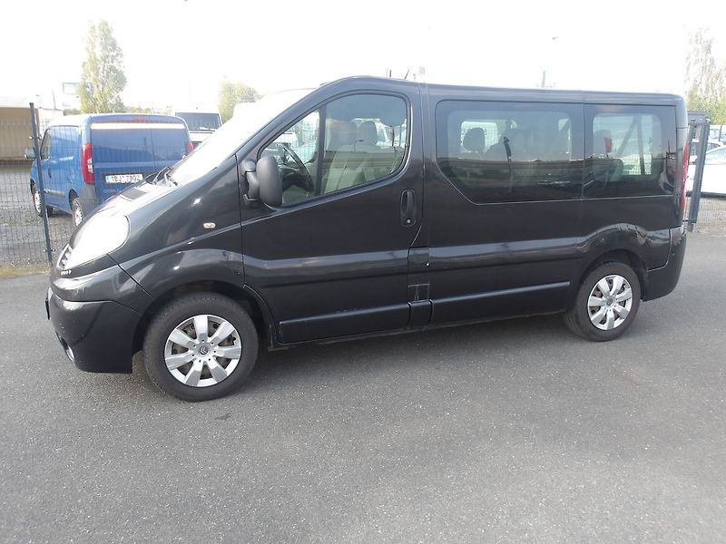 Opel Vivaro 2,0DCi 8 MÍST SERVISOVANÉ !!! - fotka 2 z 30