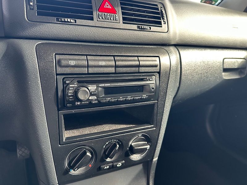Škoda Octavia (2010) 1.9TDi SERVISKA,BEZ KOROZE - fotka 11 z 15