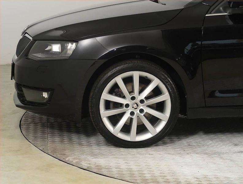 Škoda Octavia (2013) Elegance 1.8 TSI, Serv.kniha - fotka 14 z 23