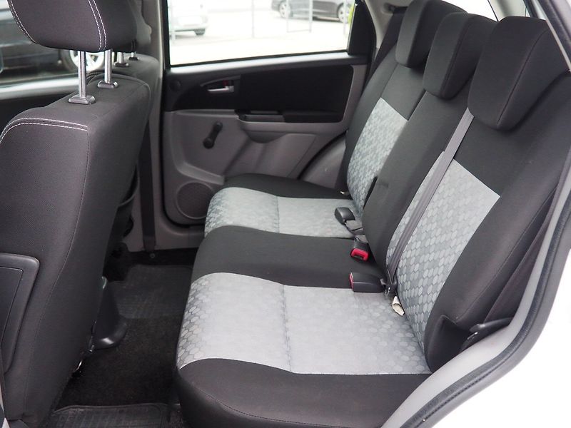 Suzuki SX4 (2013) 1.6 VVT 4x4, AC, 1.Maj CZ - fotka 11 z 32