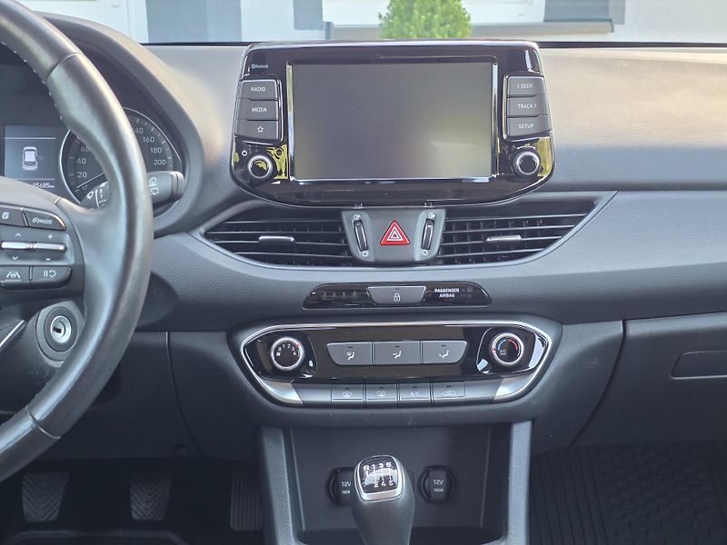 Hyundai i30 (2022) 1.5i COMFORT TAŽNÉ KAMERA - fotka 13 z 21