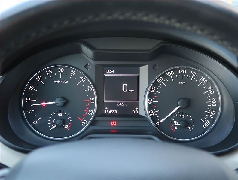 Škoda Octavia (2014) 1.6 TDI, Tempomat - fotka 11 z 21