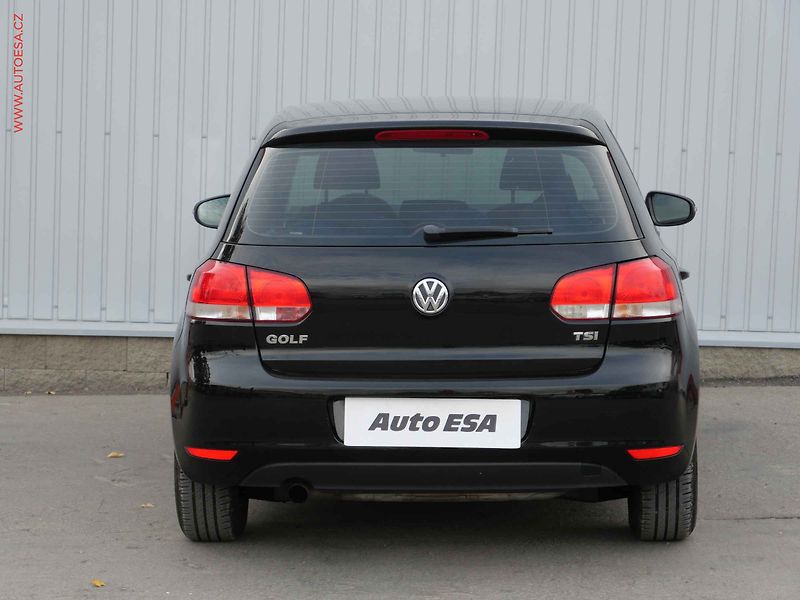 Volkswagen Golf (2010) 1.2 TSi, 1.maj,ČR, Trendline - fotka 5 z 15
