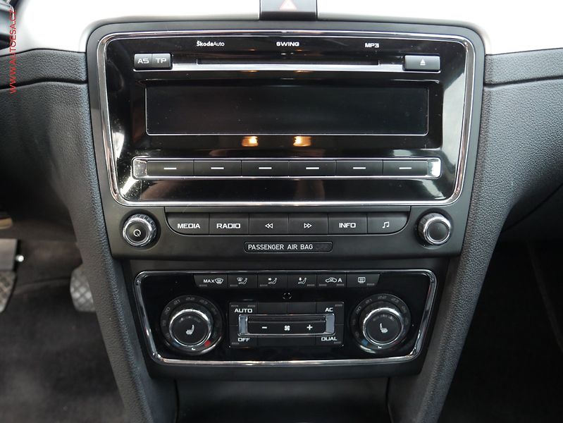 Škoda Superb (2012) 2.0TDi 4x4, AC, TZ, park - fotka 11 z 20