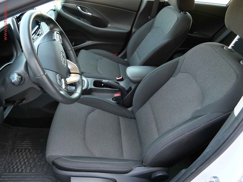 Hyundai i30 (2021) 1.5TGDi - fotka 9 z 22