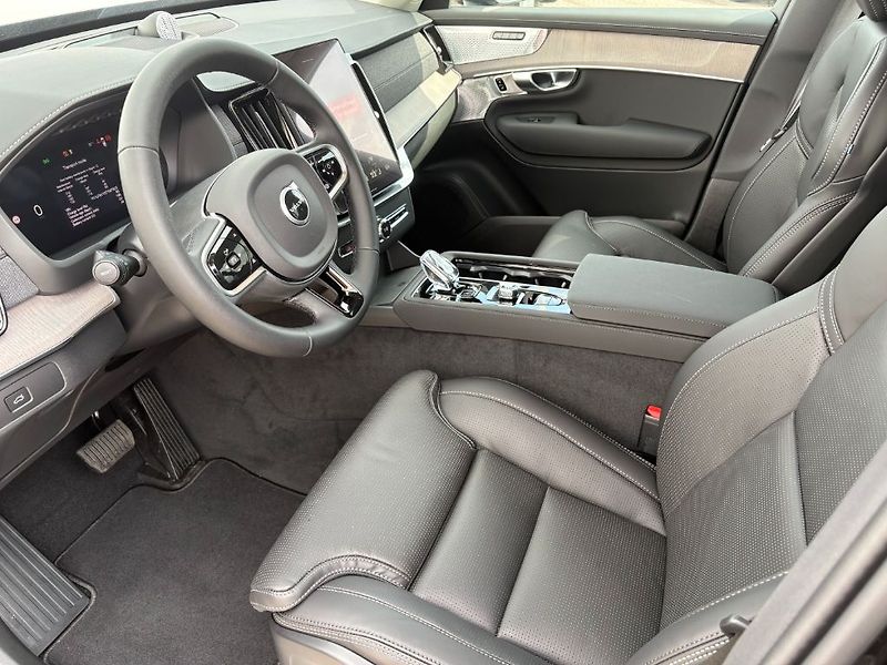 Volvo XC90 Plus B5 184kW - fotka 12 z 22