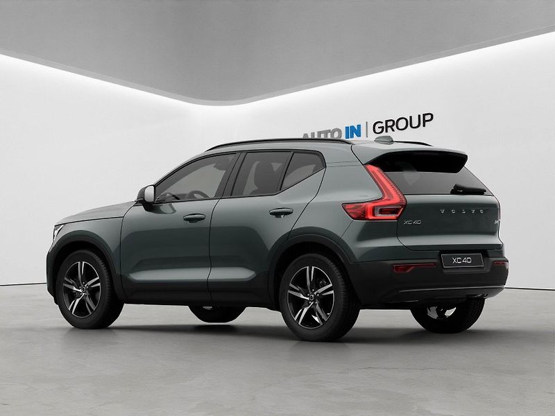 Volvo XC40 (2026) Plus Dark B4 145k, pano,360°ka - fotka 4 z 13