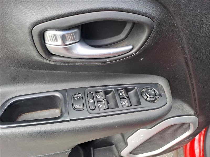 Jeep Renegade 1,4 i NOVÁ STK - fotka 10 z 15