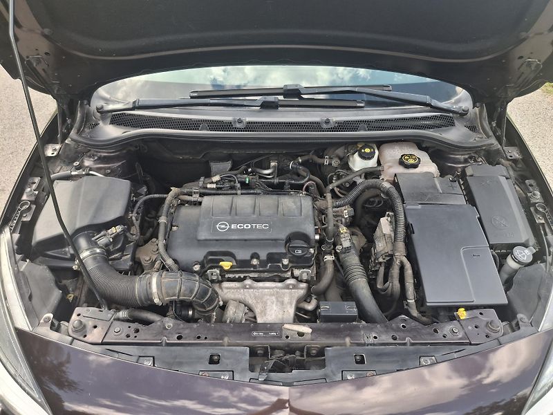 Opel Astra (2012) J ST 1,4 turbo 103 kW - fotka 15 z 20