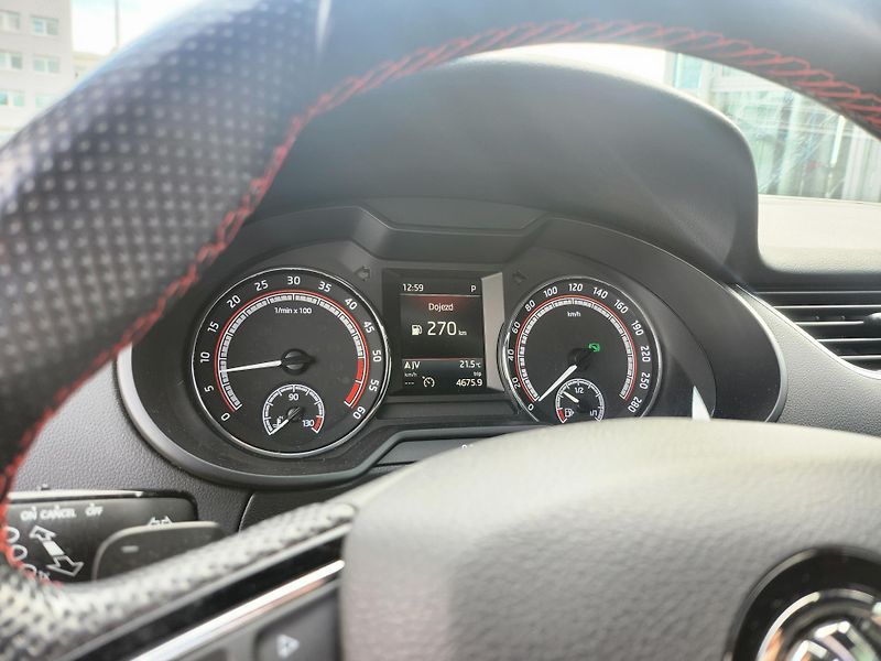 Škoda Octavia RS 2.0 TDI 135kw DSG 4X4 Combi - fotka 11 z 25