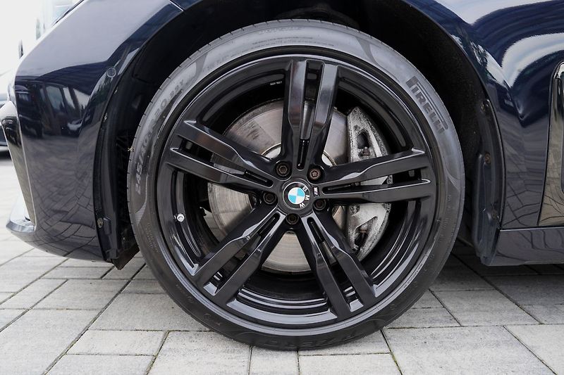 BMW Řada 7 750i xDrive Mpaket/530 PS - fotka 19 z 47