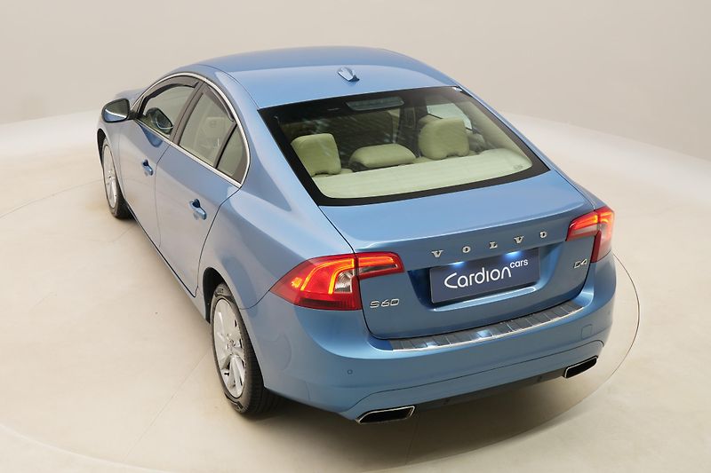 Volvo S60 D4 SUMMUM AUT - fotka 17 z 45