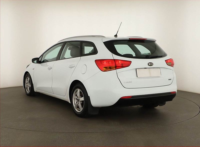 Kia Ceed (2012) 1.4 CRDi, nová STK - fotka 4 z 13