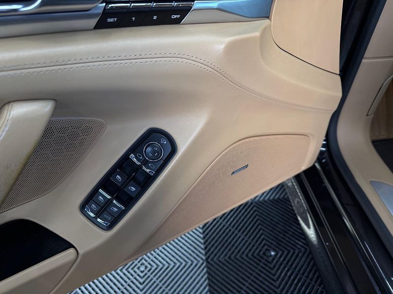 Porsche Panamera (2012) Porsche Panamera 3.0 Diesel Ti - fotka 10 z 31