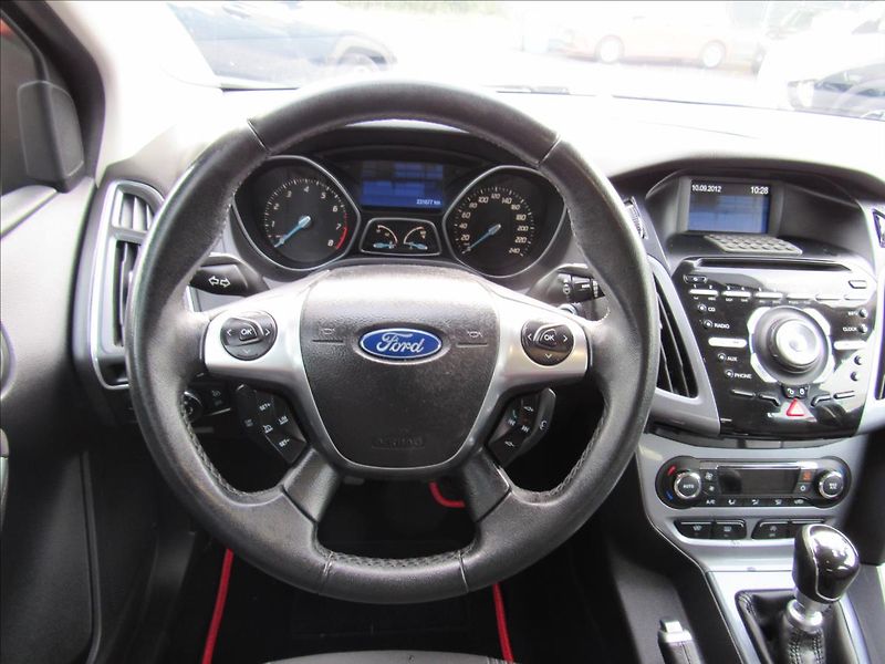 Ford Focus 1,0 EcoBoost 92kW - fotka 12 z 31