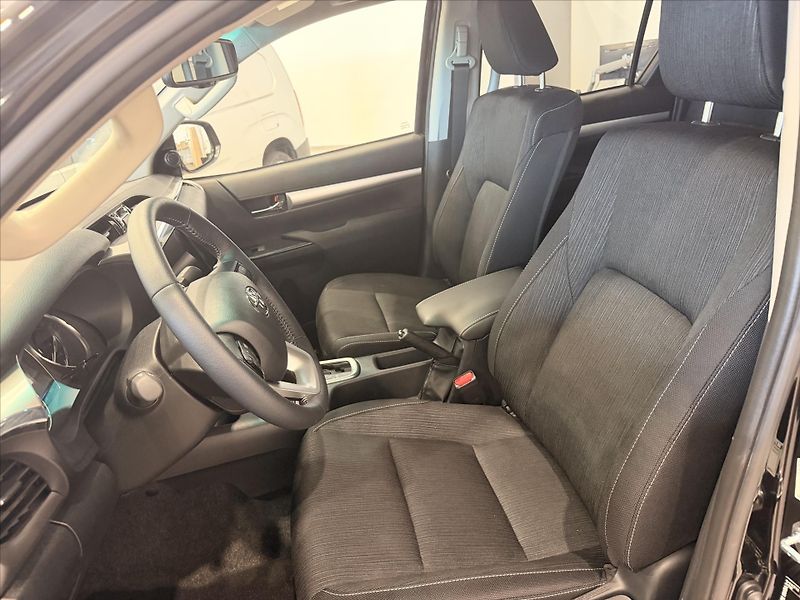Toyota Hilux (2025) 2,8 Double Cab Executive  2.8L - fotka 9 z 11