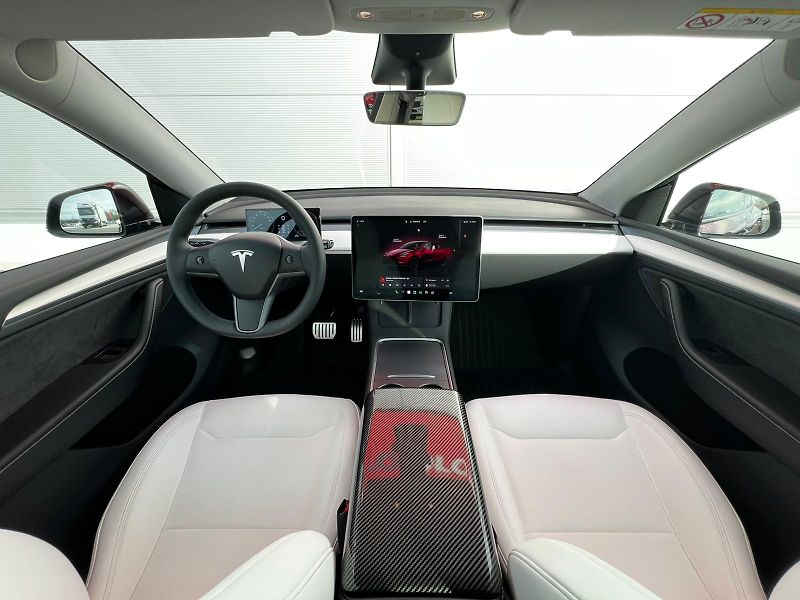 Tesla Model Y Performance 393kW FSD DPH TZ - fotka 6 z 26