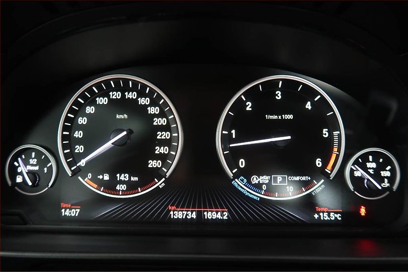 BMW Řada 5 (2013) Modern Line 530d xDrive, 4X4 - fotka 11 z 23