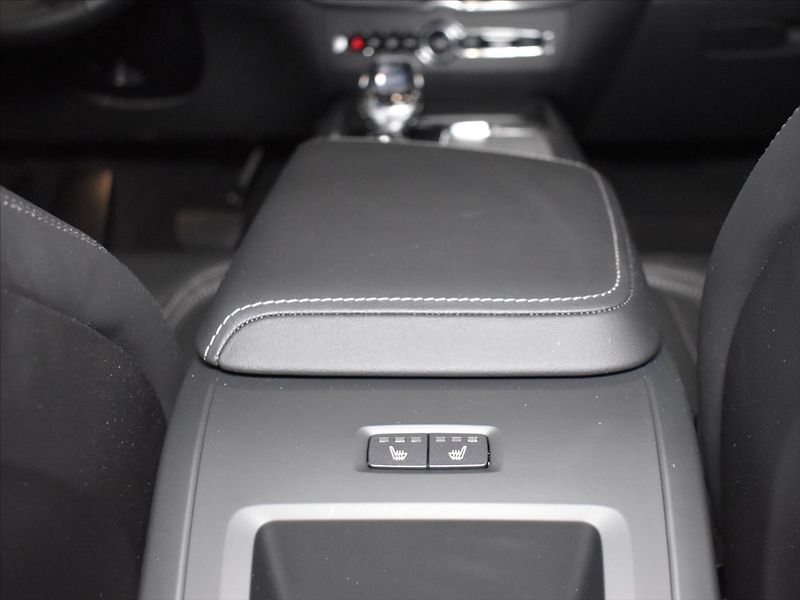 Volvo XC60 2,0 T8 AWD Ultra B&W,Panorama - fotka 16 z 29