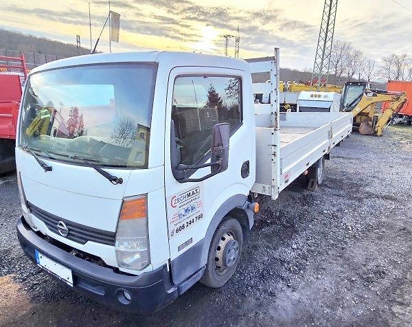 Nissan Cabstar (2008) 3.5t valník 4.9x2.14m tupláky  - fotka 1 z 10