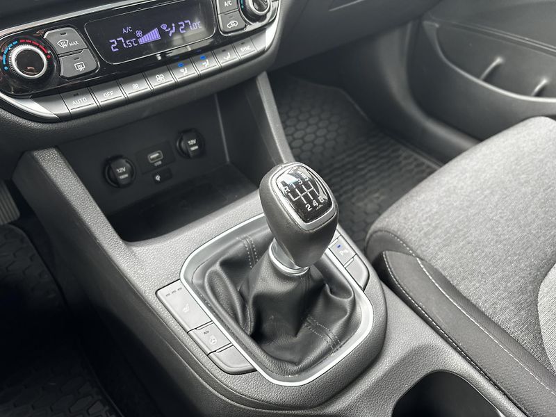 Hyundai i30 (2023) Kombi Smart 1.0 T-GDI - fotka 9 z 13