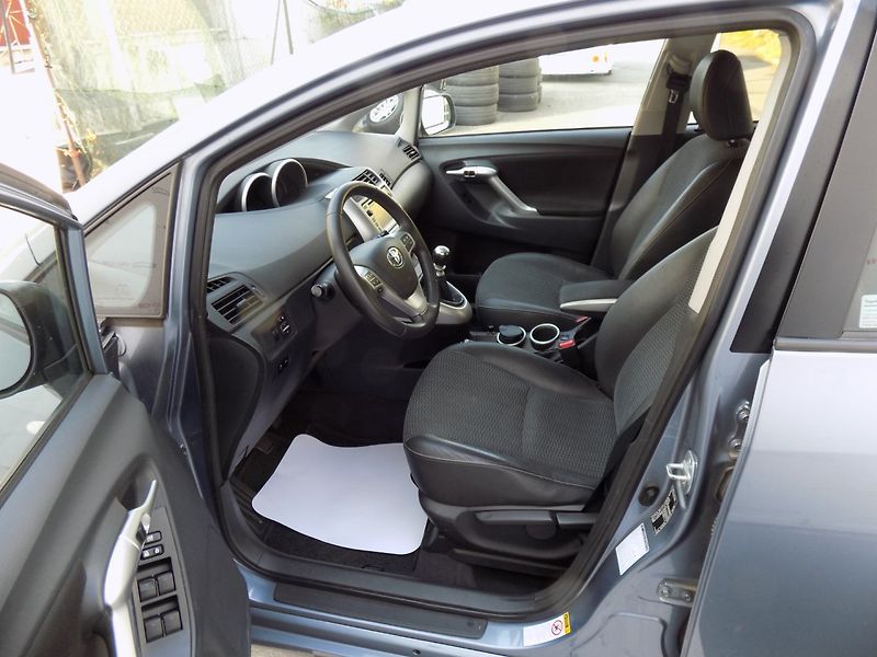 Toyota Verso (2013) 2.0 D-4D/1.Maj.ČR/keyless-go/ - fotka 12 z 47