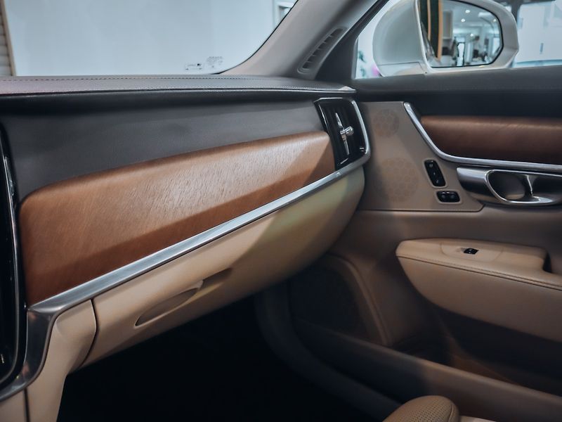 Volvo S90 2.0 D5 AWD Inscription 173kW - fotka 13 z 23