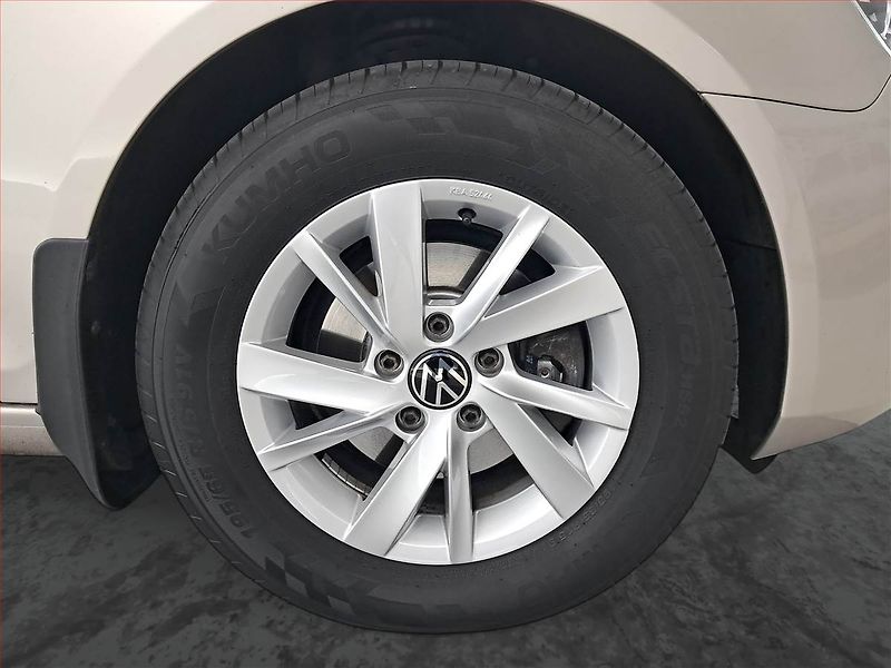 Volkswagen Golf (2012) 1.6 TDI, Xenony, Tempomat - fotka 14 z 15