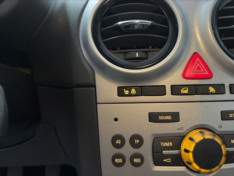 Opel Corsa 1,4   iSPORT TOP STAV I VZHLED - fotka 15 z 43