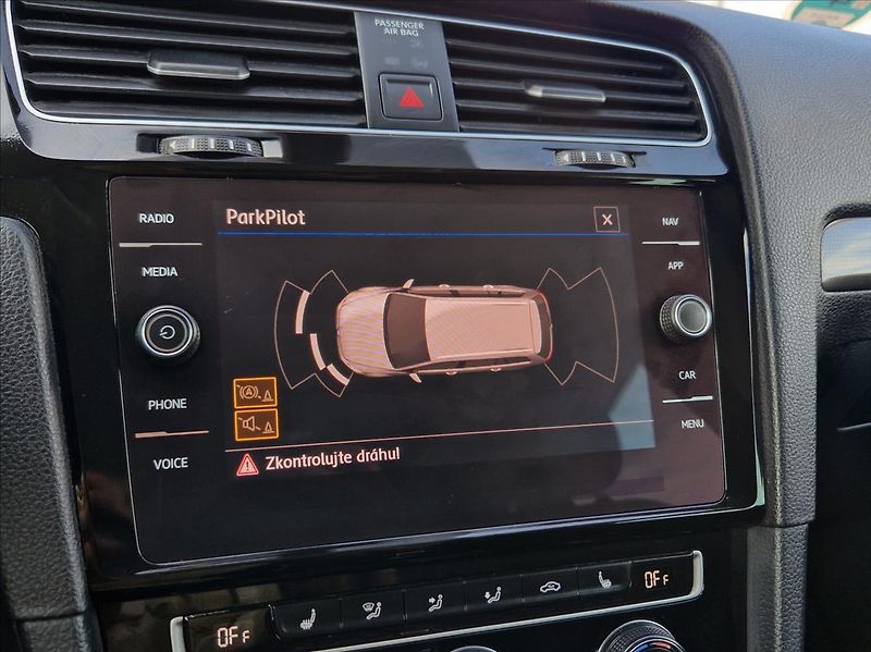 Volkswagen Golf 1,6 TDI JOIN EDITION LED NOSIČ - fotka 35 z 43