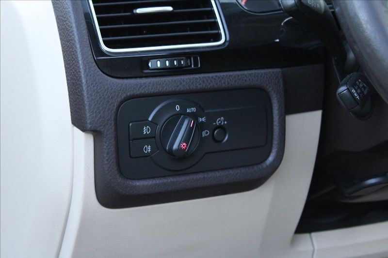 Volkswagen Touareg 3.0 TDI V6/PANOR/TAŽNÉ/NEZ.TOP - fotka 15 z 39