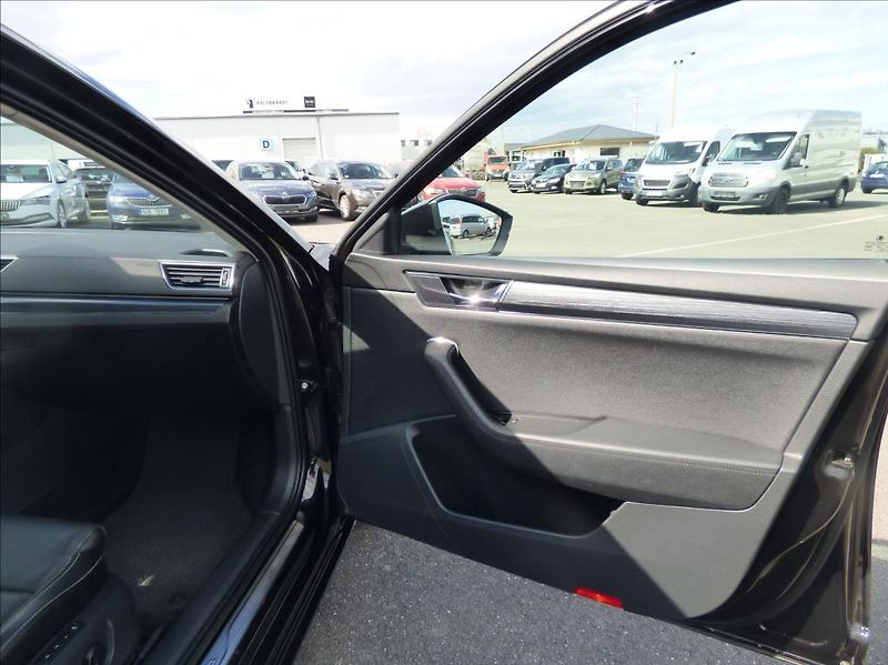 Škoda Superb 2,0 TDI DSG CRYSTAL LIGHT  Sty - fotka 15 z 78