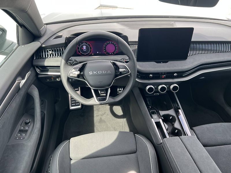 Škoda Superb (2025) Sportline DSG 2,0TDI - fotka 4 z 6