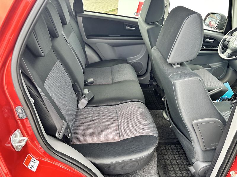 Suzuki SX4 (2007) 1.6 VVT 79KW 4x4 - fotka 11 z 26
