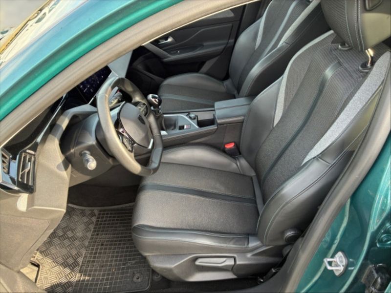Peugeot 308 1,2 PT 130 Allure Pack - fotka 5 z 10