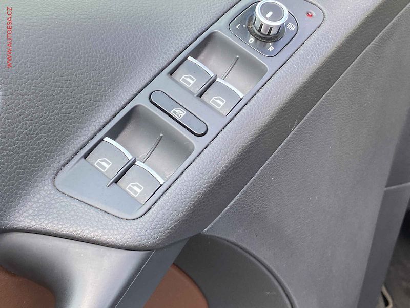 Volkswagen Tiguan (2012) 1.4 TSi, R-Line, bixen, kůže - fotka 11 z 20
